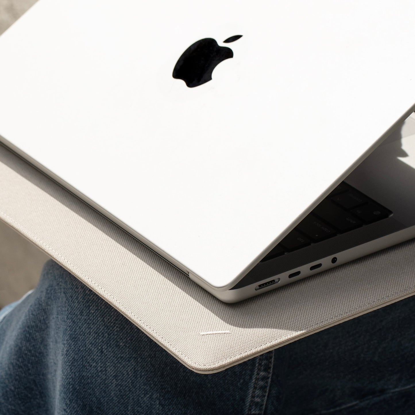 Stow Slim for MacBook (16")